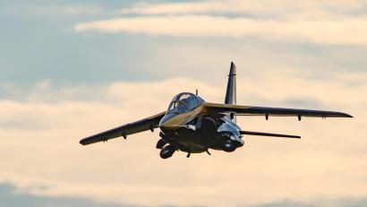Bild: A. Maier
Vom großen Vorbild kaum zu unterscheiden: das Alphajet-Modell wird am Amberger Flugplatz Kunstflug vorführen.