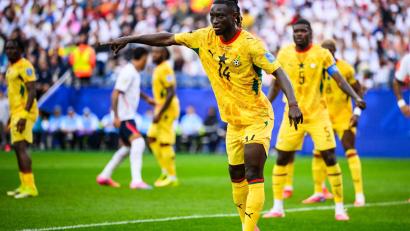 Bild: Tom Weller/dpa
Gideon Mensah soll Kölns Abwehr verstärken.