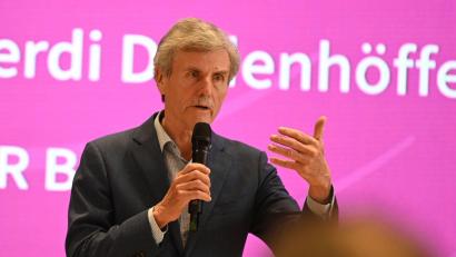 Bild: Johannes Neudecker/dpa
Ferdinand Dudenhöffer: „Schmeißen wir die Tarifautonomie weg für ein paar Jahre.“ (Archivbild)
