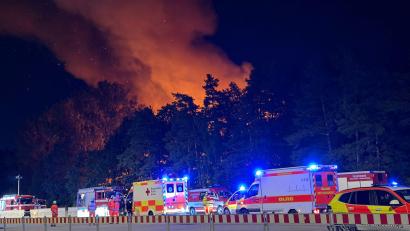 Bild: Sven Grundmann/NEWS5/dpa
In Nürnberg brannte ein Waldstück.