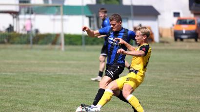 Archivbild: Dieter Jäschke
Die Saison kann kommen: Die SpVgg SV Weiden (blau) setzte sich auch im letzten Test gegen den VFC Plauen mit 2:0 durch.