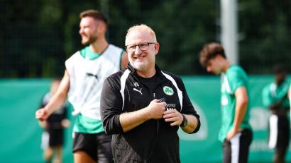 Bild: Daniel Löb/dpa
Heiko Vogel geht nach viel Zittern in der Relegation in seine zweite Saison mit der SpVgg Greuther Fürth. (Archivbild)