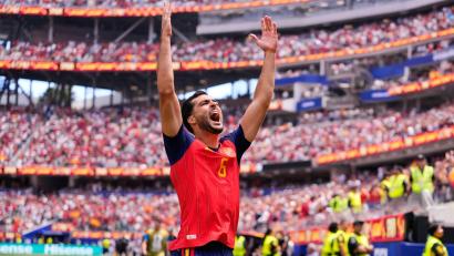 Bild: Mark J. Terrill/AP/dpa
Schon wieder Matchwinner: Mikel Merino traf zum 2:1.