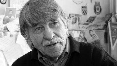 Archivbild: Roland Weihrauch/dpa
Die deutsche Schiedsrichter-Legende Josef Kompalla ist gestorben.