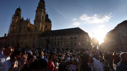 Bild: Karl-Josef Hildenbrand/dpa
Tausende Zuschauer kommen jedes Jahr zu „Klassik am Odeonsplatz“ (Archivbild)
