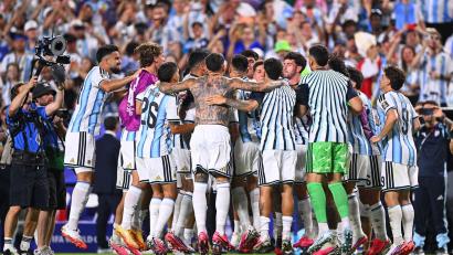 Bild: Tom Weller/dpa
Argentinien feiert den Halbfinaleinzug.