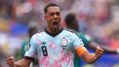 Bild: Manu Fernandez/AP/dpa
Wechselt wohl innerhalb der Premier League: Youri Tielemans. (Archivbild)