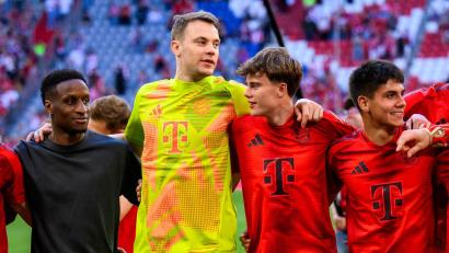 Bild: Tom Weller/dpa
Jonathan Asp Jensen - rechts neben Torwart Manuel Neuer - wechselt nach Spanien. (Archivbild)