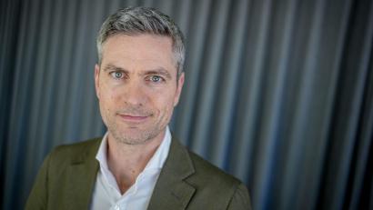 Bild: Kay Nietfeld/dpa
Ingo Zamperoni moderiert die Tagesthemen anlässlich des Jahrestags der Flutkatastrophe aus dem Ahrtal. (Archivbild)