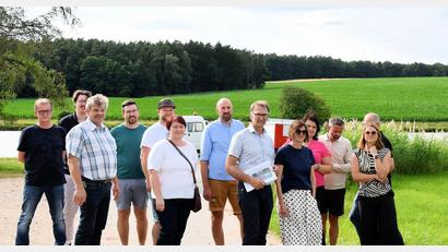 Bild: Alfred Schorner
Die hinten im Bild liegende dunkelgrüne Maisfläche erscheint für die Mitglieder des Gemeinderates als Freiflächen-Photovoltaik-Anlage für nicht geeignet.