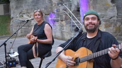 Bild: Renate Gradl
Der Heimat-Liederabend mit Susi Raith und Mathias Kellner: "Zwischen Tür und Angel" kam beim Publikum sehr gut an.