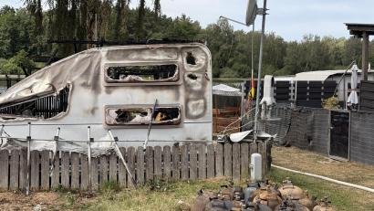 Bild: Gabi Schönberger
Der Brand auf dem Campingplatz "Hexenhäusl" zerstörte mehrere Wohnwagen. Die Ermittlungen gestalten sich schwierig.