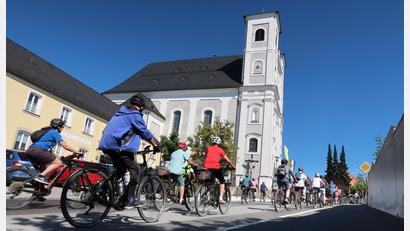 Bild: Bernhard Schultes
Zum 12. Mal war die Wallfahrtskirche Maria Hilf in Fuchsmühl Ziel der Stern-Radwallfahrt des Landkreises Tirschenreuth.