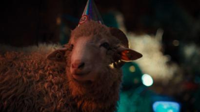 Bild: Patrick Wally/ZDF/dpa
Die Schafe in der Serie „Sheep“ sehen sich selbst als die Krone der Schöpfung und gehen fest davon aus, die Menschen domestiziert zu haben.