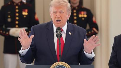 Bild: Alex Brandon/AP/dpa
Trump will für den Schutz der Straße von Hormus Geld kassieren.