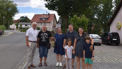 Bild: Nicole Rochelt
Andreas Hopfner (links) begrüßte die Gäste aus der Partnerstadt Pobezovice mit Zweiten Bürgermeister (Dritter von rechts).