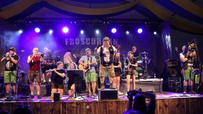 Bild: Gabi Böckl
An den drei Abenden sorgten verschiedene Bands wie der "Froschhaxn Express" für Furore im Festzelt.