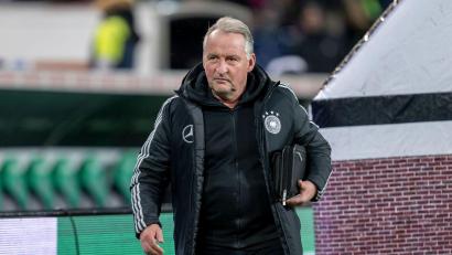 Bild: David Inderlied/dpa
Schiri-Experte Lutz Wagner spricht über die WM-Regeln und die Folgen. (Archivbild)