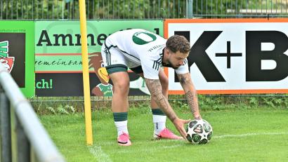 Bild: Hubert Ziegler
Volle Konzentration vorm Eckball: Ammerthals Neuzugang Lucas Markert. Auf seine Tore hoffen sie bei der DJK.