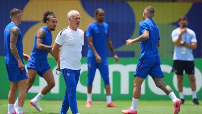 Bild: Julio Cortez/AP/dpa
Didier Deschamps und seine Franzosen treffen im Halbfinale auf Spanien.