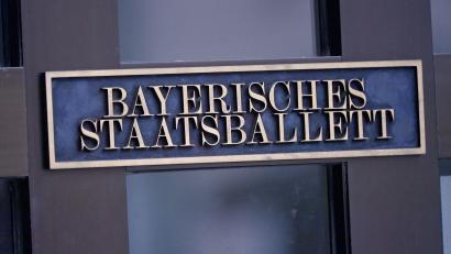 Bild: Peter Kneffel/dpa
Das Bayerische Staatsballett und der Erste Solist Julian MacKay gehen ab sofort getrennte Wege. (Symbolbild)