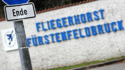 Bild: picture alliance / dpa
Der Fliegerhorst Fürstenfeldbruck kann auf eine lange und wechselhafte Geschichte zurückblicken. Offenbar sollen hier aber in Zukunft keine Flugzeuge mehr stationiert werden. (Archivbild)