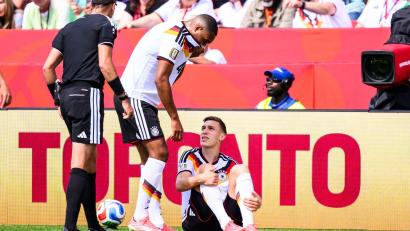 Bild: Tom Weller/dpa
Nico Schlotterbeck verletzte sich beim 2:1 gegen die Elfenbeinküste bei der WM (Archivbild)
