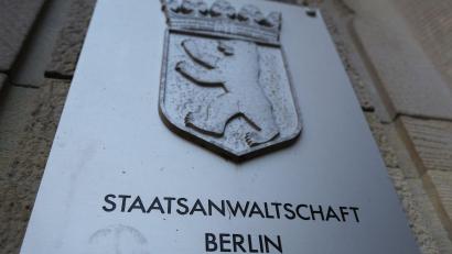 Bild: Soeren Stache/dpa
Die Staatsanwaltschaft Berlin hat Anklage erhoben gegen einen 68-Jährigen wegen vielfacher Vergewaltigung. (Symbolbild)