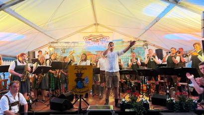 Bild: Oswald Zintl
Die Pirker Blechmusi spielte am Montagabend im Festzelt.