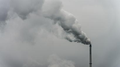 Bild: Armin Weigel/dpa
Die Aussichten für die bayerische Industrie bleiben düster. (Symbolbild)