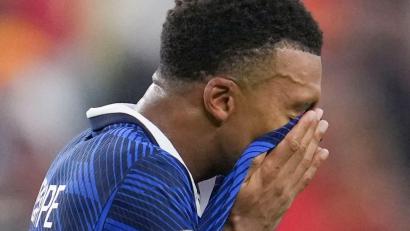 Bild: Wu Xiaoling/XinHua/dpa
Tief enttäuscht: Frankreichs Kylian Mbappé nach dem Halbfinal-Aus.
