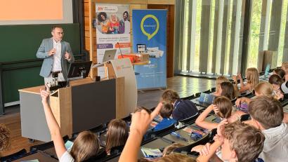 Bild: Gabi Schönberger
Wie funktioniert Künstliche Intelligenz und wo kommt sie zum Einsatz? Das erfahren die Grundschüler an der Kinder-Uni an der OTH Weiden.