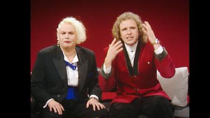 Bild: ----/Port au Prince Pictures/dpa
Hella von Sinnen und Thomas Gottschalk in einer Szene des Films in „Was haben wir gelacht“.