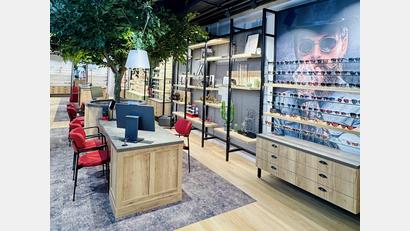 Bild: Florian Wagner
Auf 400 Quadratmetern kreativer Verkaufsfläche erwartet die Besucher ein modernes Konzept im Industrielook mit viel Grün, großzügiger Beratungstheke und einladender Loungeecke.