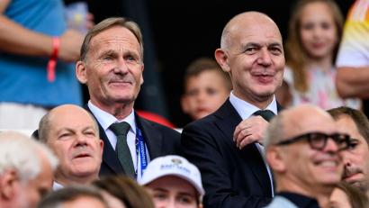 Bild: Tom Weller/dpa
Neuendorf (r.) und Watzke (l.) sind die DFB-Verhandlungsführer bei der Bundestrainer-Suche. (Archivbild).