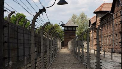 Bild: Rolf Vennenbernd/dpa
Für die Gedenkstätten zur Aufarbeitung des Nazi-Terrors ist es wichtig, dass sie ohne politische Vorgaben forschen und aufklären können. (Archivbild)