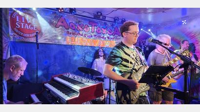 Bild: Sabine Mende
Während die anderen Bands im Biergarten spielten, traten "AoxoToxoA" aus der Schweiz auf der "Live Stage auf.