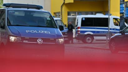 Bild: Katharina Kausche/dpa
Die Polizei sperrte den Bereich ab.