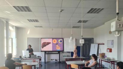 Bild: Jonas Storch
Auch Medizin gehört zum Lehrplan der Auszubildenden an der Fachschule für Heilerziehungspflege in Erbendorf.
