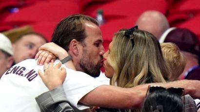 Bild: Bradley Collyer/PA Wire/dpa
Unterstützung bei der WM: Katie Goodland ist bei den Spielen von Harry Kane vor Ort.
