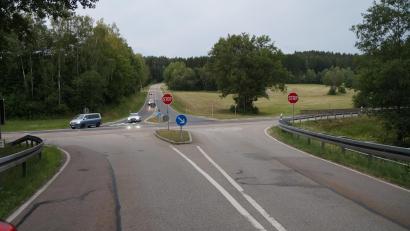 Bild: Elfriede Weiß
Brückenlösung oder Kreisverkehr? Der Umbau der "Teunzer Kreuzung" steht seit Jahren auf dem Plan.
