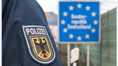 Symbolbild: Bundespolizei
Beamte der Bundespolizeiinspektion Waidhaus vollstreckten in der Nacht zum Donnerstag (16. Juli) bei den Grenzkontrollen an der A6 zwei Haftbefehle.