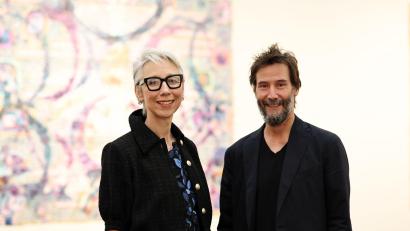 Bild: Daniel Löb/dpa
Der Schauspieler Keanu Reeves besichtigte die Ausstellung seiner Partnerin Alexandra Grant in Nürnberg.