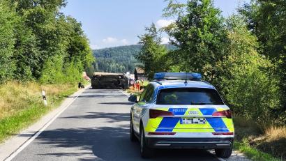 Bild: Jürgen Masching
Bei einem Verkehrsunfall auf der Kreisstraße NEW 25 nahe Friedersreuth bei Pressath werden mehrere Menschen verletzt. Laut der Polizei Eschenbach verläuft ein Alkotest bei dem Fahrer positiv.