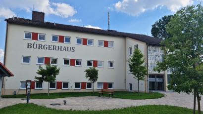 Archivbild: Stefan Neidl
Schlammersdorf steht seit drei Jahren ohne Schulden da. Trotz steigender Umlagen plant die Gemeinde zukunftsweisende Investitionen dank großzügiger Zuschüsse von Bund und Freistaat.