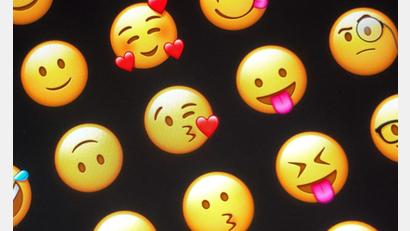 Bild: Jörg Carstensen/dpa
Es gibt schon sehr viele Emojis. Doch es kommen noch immer welche hinzu. (Symbolbild)