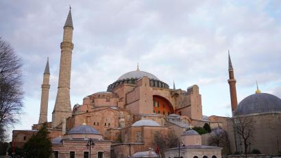 Bild: Tunahan Turhan/SOPA Images via ZUMA Press Wire/dpa
Die Hagia Sophia in Istanbul war einst eine Kathedrale. (Archivbild)