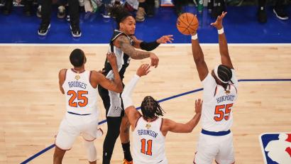 Bild: Frank Franklin II/AP/dpa
NBA-Meister Hukporti will für Deutschland auflaufen. (Archivbild)