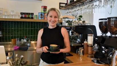 Bild: Ulla Britta Baumer
Kristina Konrad eröffnet ihr neues Café "Bahn%Bohne" im Kulturbahnhof Wiesau.