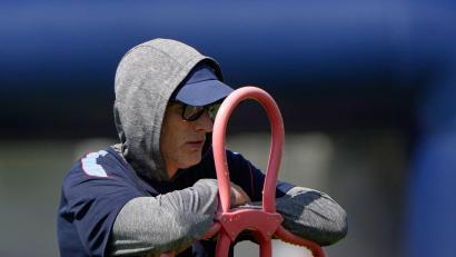 Bild: Charlie Riedel/AP/dpa
WM 2026: Englands Trainer Tuchel beobachtet vor Spiel um Platz drei das Training